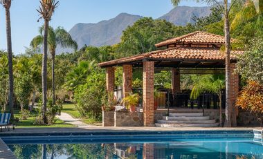 Hotel con Alto Potencial de Negocio de Assisted Living para Extranjeros Jubilados en Ajijic