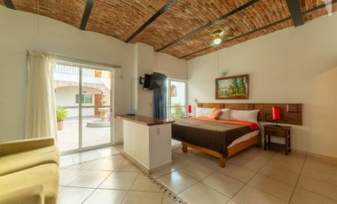 Hotel con Alto Potencial de Negocio de Assisted Living para Extranjeros Jubilados en Ajijic