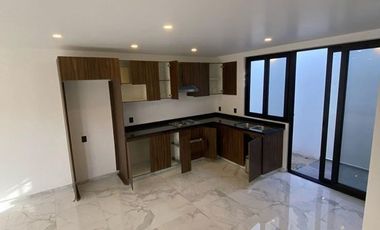 Casa Nueva e Impecable en Loma Dorada Secc. C