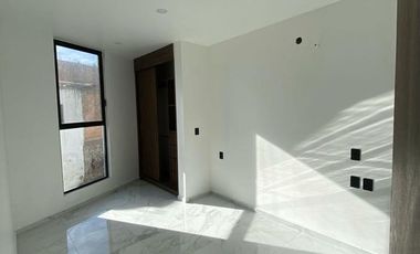Casa Nueva e Impecable en Loma Dorada Secc. C
