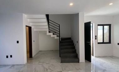 Casa Nueva e Impecable en Loma Dorada Secc. C
