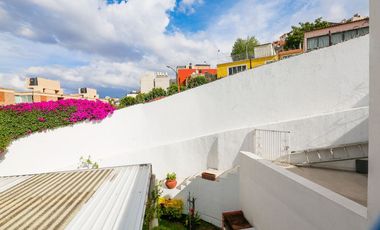 Casa en venta en Habitacional Lomas Boulevares a  8 min de la López Portillo