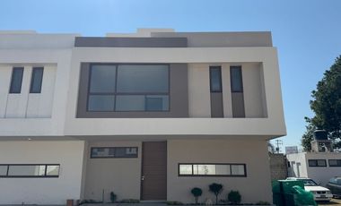 Casa en preventa  residencial a media cuadra de Ave. Tecnológico y del Parque Bicentenario