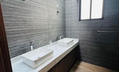 Casa nueva residencial venta opción a 4 o 5 recamaras con baño, Ave. Estado de México, zona La Asunción.