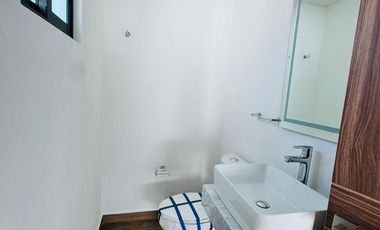 Casa nueva residencial venta opción a 4 o 5 recamaras con baño, Ave. Estado de México, zona La Asunción.