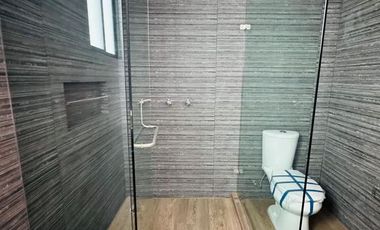 Casa nueva residencial venta opción a 4 o 5 recamaras con baño, Ave. Estado de México, zona La Asunción.