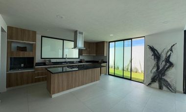 Casa nueva residencial venta opción a 4 o 5 recamaras con baño, Ave. Estado de México, zona La Asunción.