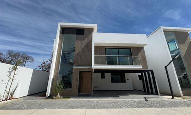 Casa nueva residencial venta opción a 4 o 5 recamaras con baño, Ave. Estado de México, zona La Asunción.