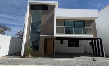 Casa nueva residencial venta opción a 4 o 5 recamaras con baño, Ave. Estado de México, zona La Asunción.
