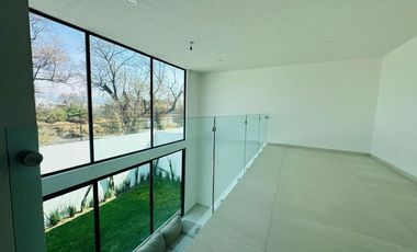 Casa nueva residencial venta opción a 4 o 5 recamaras con baño, Ave. Estado de México, zona La Asunción.