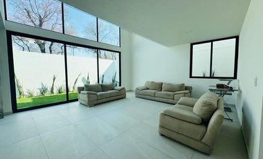 Casa nueva residencial venta opción a 4 o 5 recamaras con baño, Ave. Estado de México, zona La Asunción.