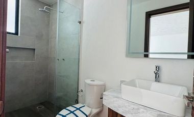 Casa nueva residencial venta opción a 4 o 5 recamaras con baño, Ave. Estado de México, zona La Asunción.