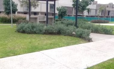 Hermosa casa en coto de 2 Niveles Nueva en super ubicacion , muy cerca de plaza Galerias Santa Anita , Prepa Tec ,Punto Sur, ideal para Ejecutivos