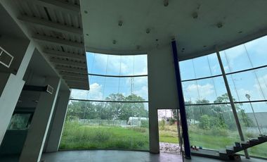TERRENO EN RENTA CON OFICINAS
