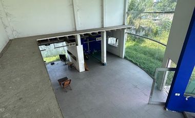 TERRENO EN RENTA CON OFICINAS