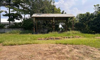 TERRENO EN RENTA CON OFICINAS