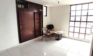 Oficina en renta sobre Av. en Izcalli III Metepec