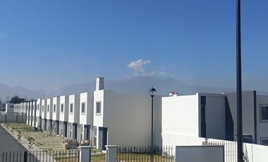 Casa Venta Calimaya 5 minutos zona militar, salidas rápidas CDMX, escuelas dentro del desarrollo