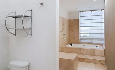 Casa en fraccionamiento AMUEBLADA 4 hab y 5 Baños cerca de Plaza Mayor