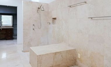 Casa en fraccionamiento AMUEBLADA 4 hab y 5 Baños cerca de Plaza Mayor
