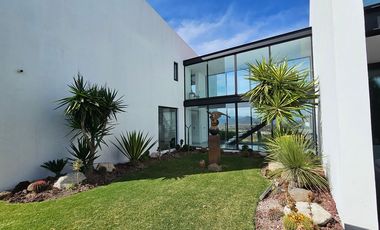 Preciosa RESIDENCIA en uno de los más exclusivos desarrollos cercanos a CDMX y zona metropolitana.