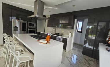 Preciosa RESIDENCIA en uno de los más exclusivos desarrollos cercanos a CDMX y zona metropolitana.