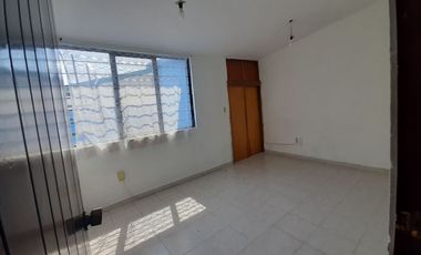 Casa de 3 recs. en renta en Santa Maria Tulpetlac