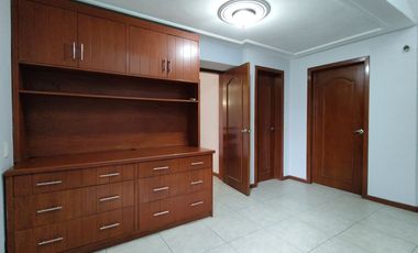 Casa en VENTA, en coto de solo 8 casas, zona Plaza del Sol.