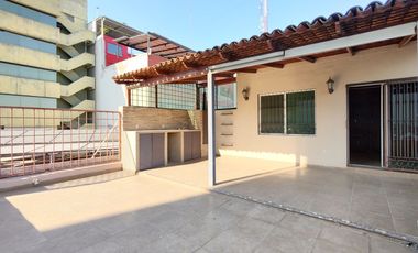 Casa en VENTA, en coto de solo 8 casas, zona Plaza del Sol.