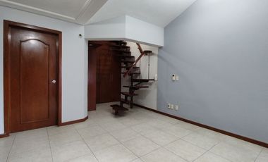 Casa en VENTA, en coto de solo 8 casas, zona Plaza del Sol.