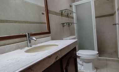 Casa en VENTA, en coto de solo 8 casas, zona Plaza del Sol.