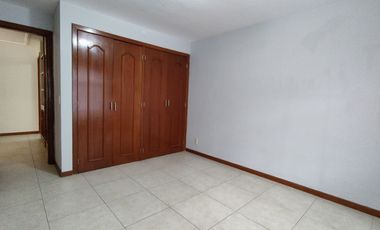 Casa en VENTA, en coto de solo 8 casas, zona Plaza del Sol.