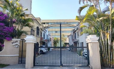 Casa en VENTA, en coto de solo 8 casas, zona Plaza del Sol.