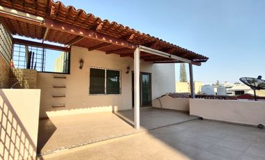 Casa en VENTA, en coto de solo 8 casas, zona Plaza del Sol.