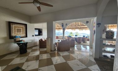 INCREIBLE CASA CON IMPRESIONANTES VISTAS A BAHIA Y PIE DE LA CUESTA