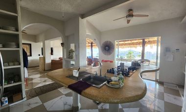 INCREIBLE CASA CON IMPRESIONANTES VISTAS A BAHIA Y PIE DE LA CUESTA