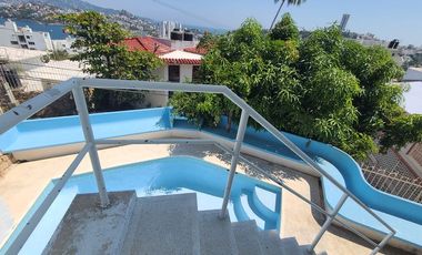 INCREIBLE CASA CON IMPRESIONANTES VISTAS A BAHIA Y PIE DE LA CUESTA