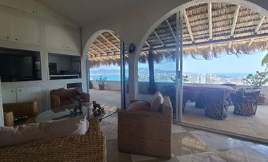 INCREIBLE CASA CON IMPRESIONANTES VISTAS A BAHIA Y PIE DE LA CUESTA