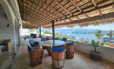 INCREIBLE CASA CON IMPRESIONANTES VISTAS A BAHIA Y PIE DE LA CUESTA