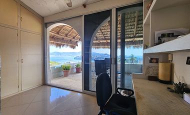 INCREIBLE CASA CON IMPRESIONANTES VISTAS A BAHIA Y PIE DE LA CUESTA