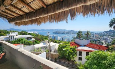 INCREIBLE CASA CON IMPRESIONANTES VISTAS A BAHIA Y PIE DE LA CUESTA
