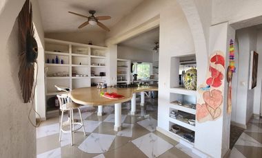 INCREIBLE CASA CON IMPRESIONANTES VISTAS A BAHIA Y PIE DE LA CUESTA