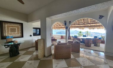 INCREIBLE CASA CON IMPRESIONANTES VISTAS A BAHIA Y PIE DE LA CUESTA