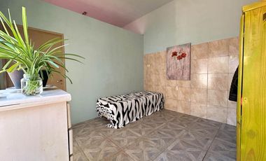 Casa de 4 ambientes + Departamento de 2 ambientes + Local