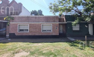 Casa con Quincho y Pileta