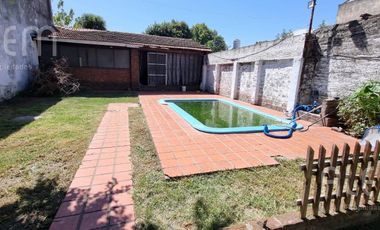 Casa con Quincho y Pileta
