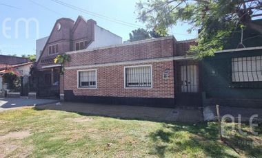 Casa con Quincho y Pileta