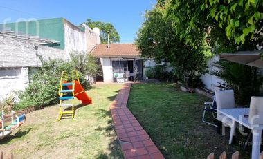 Casa con Quincho y Pileta