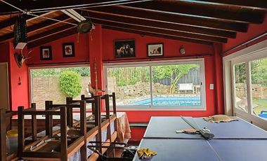 HERMOSA CASA EN PINOS DE ANCHORENA! INCREIBLE PARQUE CON PISCINA!