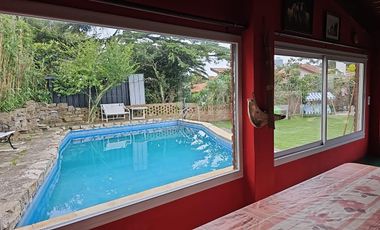 HERMOSA CASA EN PINOS DE ANCHORENA! INCREIBLE PARQUE CON PISCINA!